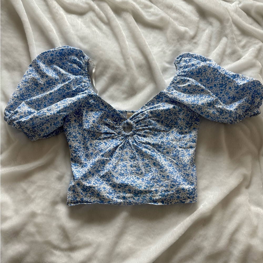 puffer sleeve crop top! US S! fits M.